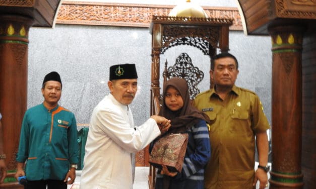 WALIKOTA CIREBON DAMPINGI IKRAR SYAHADAT