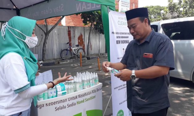 Dukung Cegah Covid 19 di At-taqwa, PT. Victoria Care Indonesia Berikan Bantuan APD