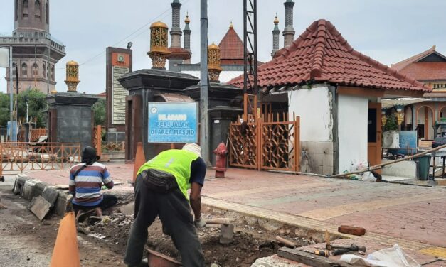 At-Taqwa Realisasikan One Gate System Untuk menjaga Keamanan & Ketertiban Kendaraan Roda Dua di Masjid Raya At-Taqwa Kota Cirebon