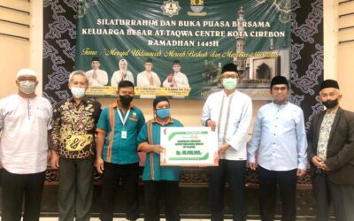 At-Taqwa Centre beri Bingkisan Lebaran Untuk Marbot Masjid Raya At-Taqwa Kota Cirebon
