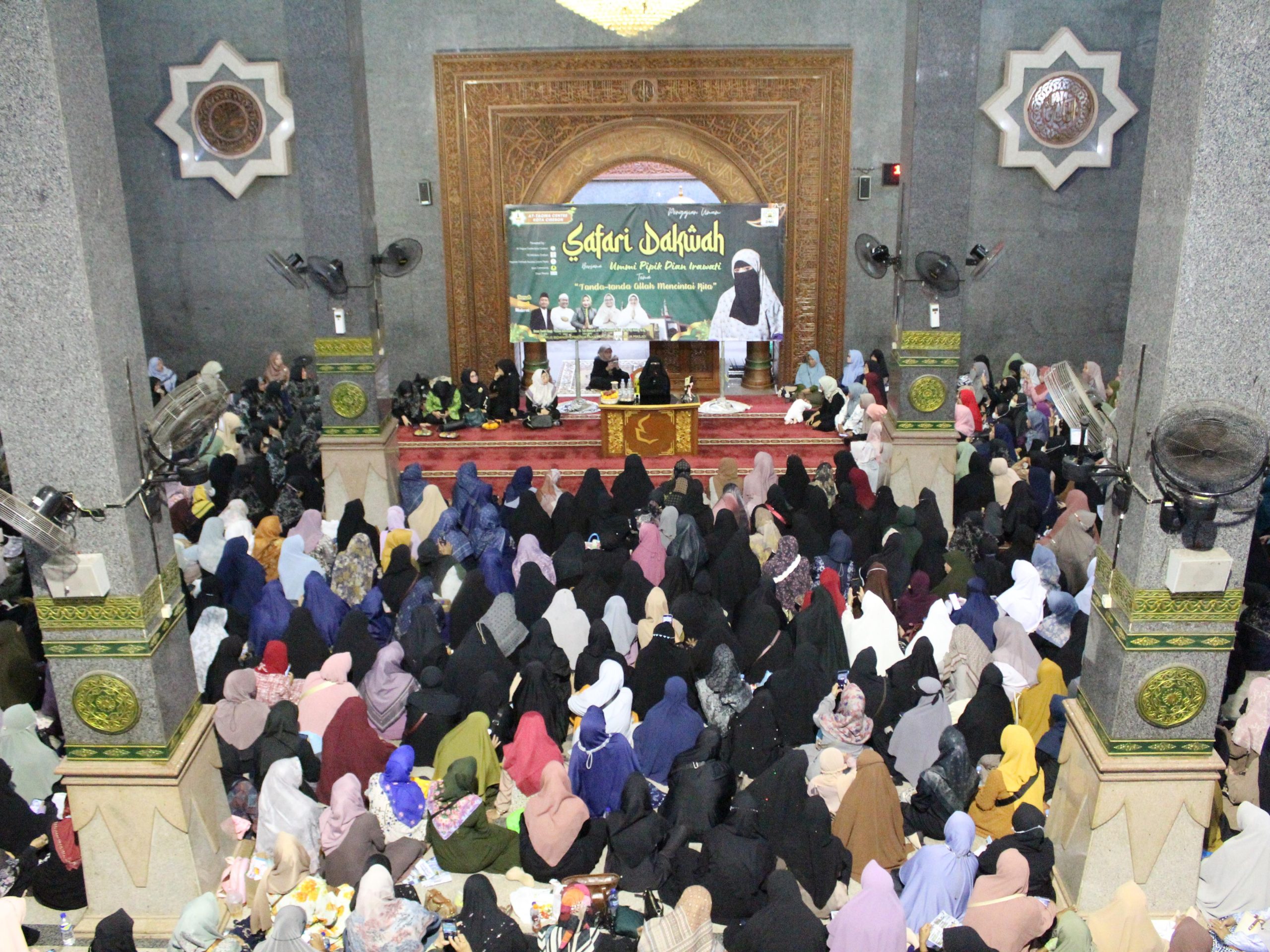 At-Taqwa hadirkan Umi Pipik mencharging Spirit Keislaman Muslimah Cirebon