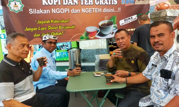 Posko Kopi & Teh Gratis Terserdia di Masjid Raya At Taqwa