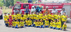 Serunya Outing Class Siswa RA At-Taqwa di Pemadam Kebakaran Kota Cirebon: Belajar Sambil Bermain!