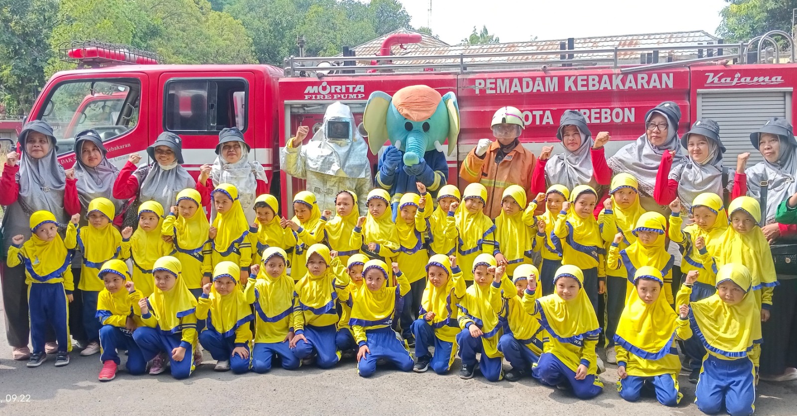 Serunya Outing Class Siswa RA At-Taqwa di Pemadam Kebakaran: Belajar Sambil Bermain!