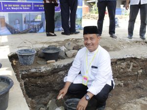 Simbolis Peletakan batu Pertama Ketua DKM As-Salam