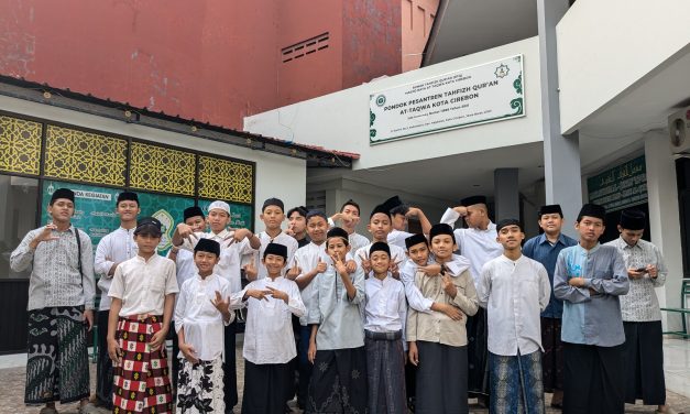 Santri Pesantren Tahfizh At-Taqwa Meriahkan Apel Hari Santri Tingkat Kota Cirebon