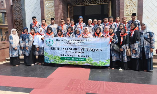 30 Jamaah Haji Perdana KBIHU Attaqwa Kota Cirebon Resmi Dilepas, Momentum Bersejarah Pasca Perubahan Status