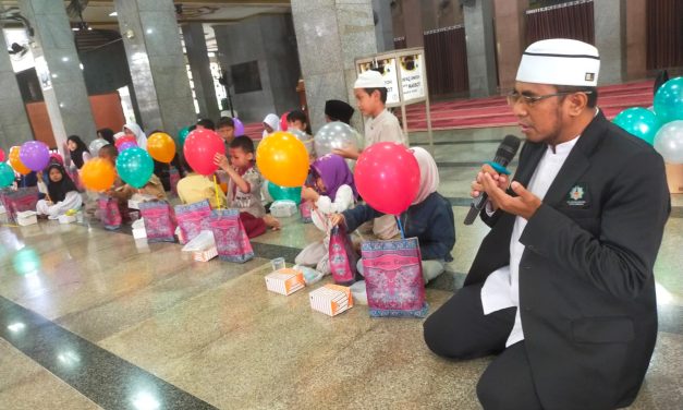Masjid At-Taqwa Kota Cirebon Tebar Kepedulian, KUSUMA Santuni 95 Anak Yatim dan Dua Panti Lansia