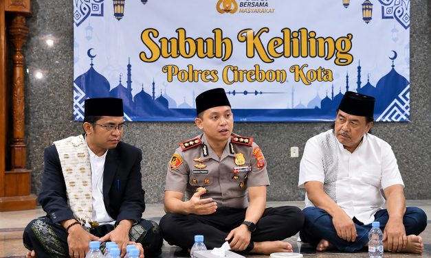 Kapolres Cirebon Kota Subuh Berjamaah di Masjid Raya At-Taqwa, Perkuat Silaturahmi dan Sinergi
